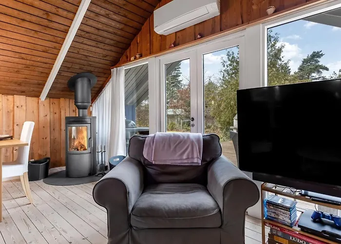 Lycka - 700m From The Sea By Interhome Bøtø By